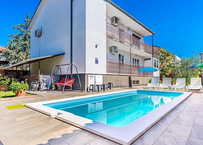 Apartment 3 With Pool