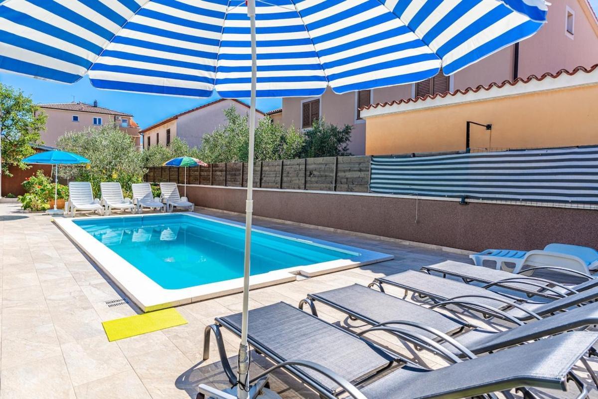 3 With Pool Apartman