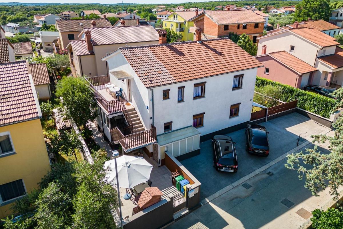Apartman 3 With Pool *
