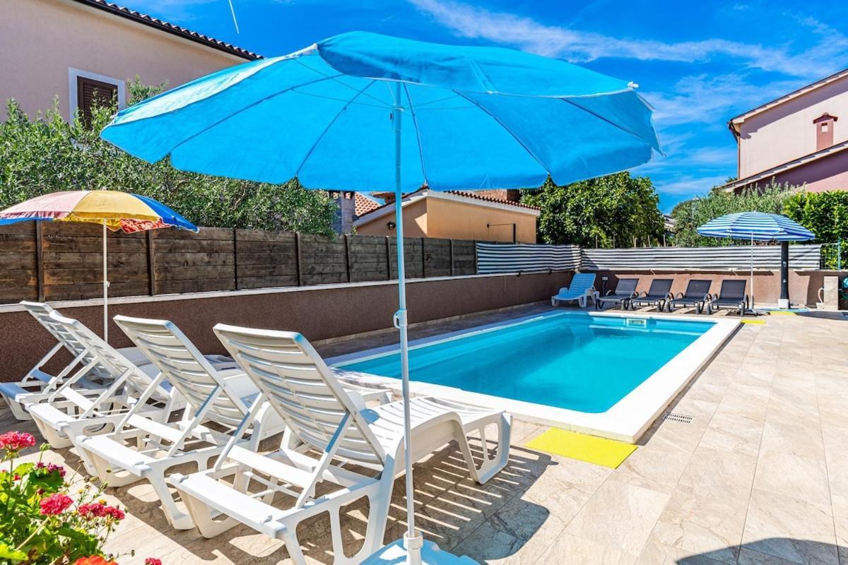 Apartman 3 With Pool
