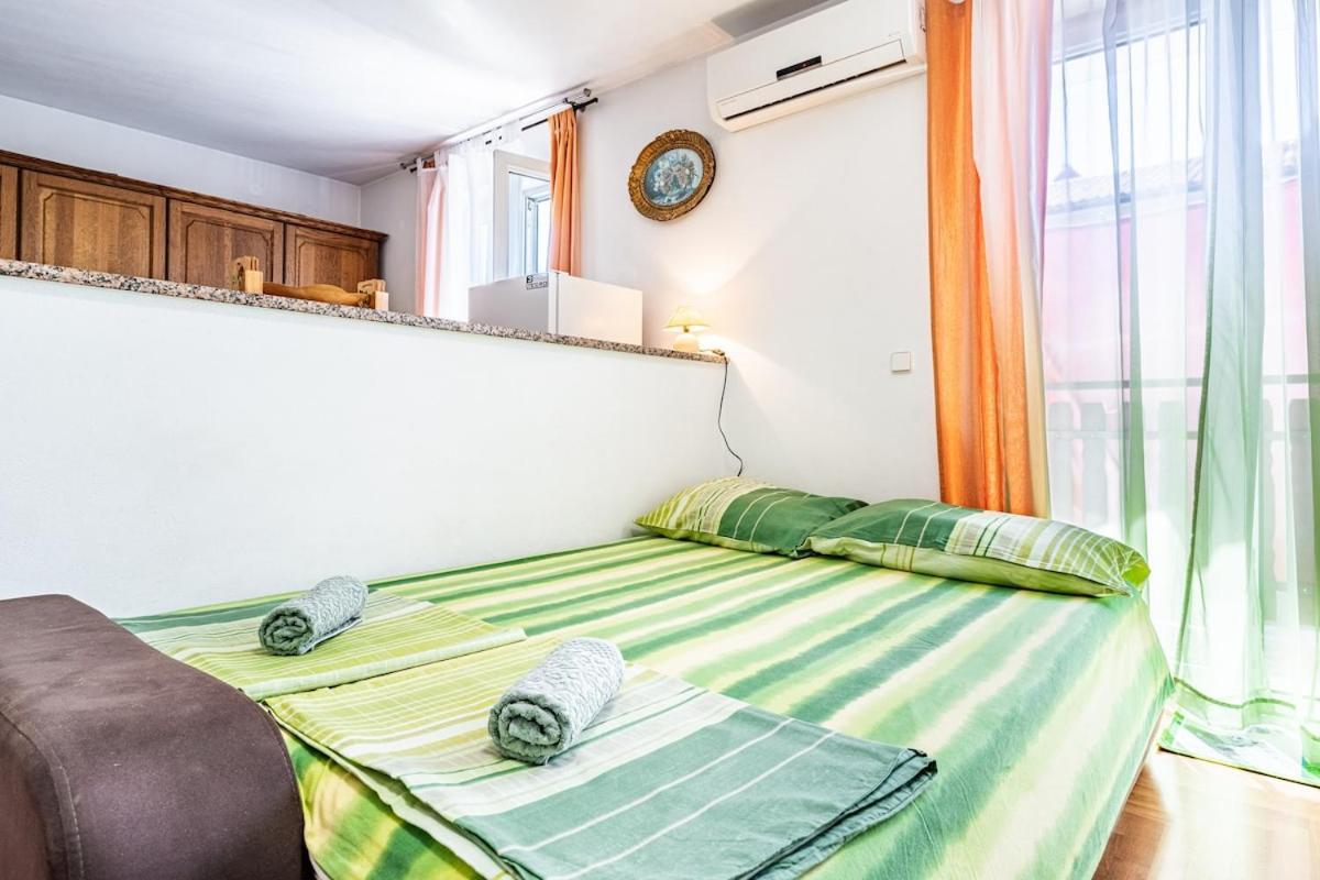 3 With Pool Apartman