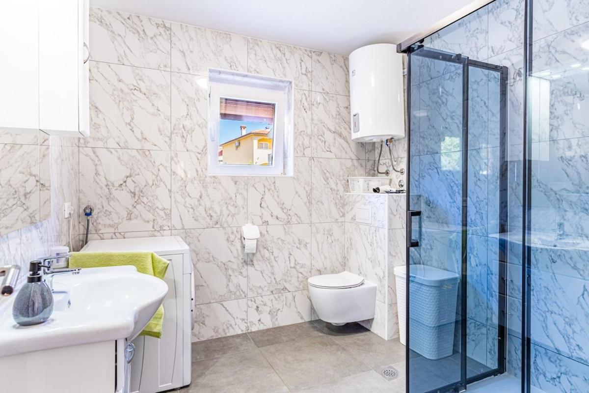 Apartman 3 With Pool *