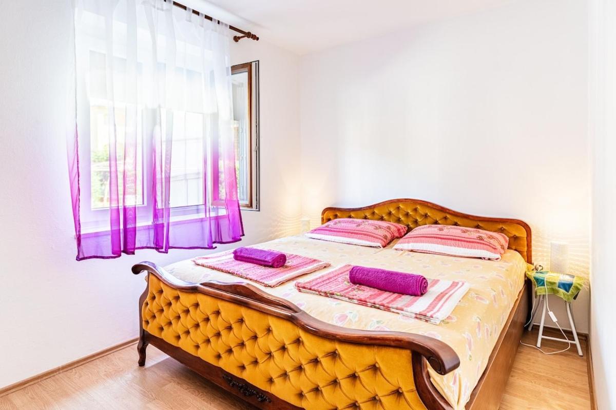 Apartman 3 With Pool